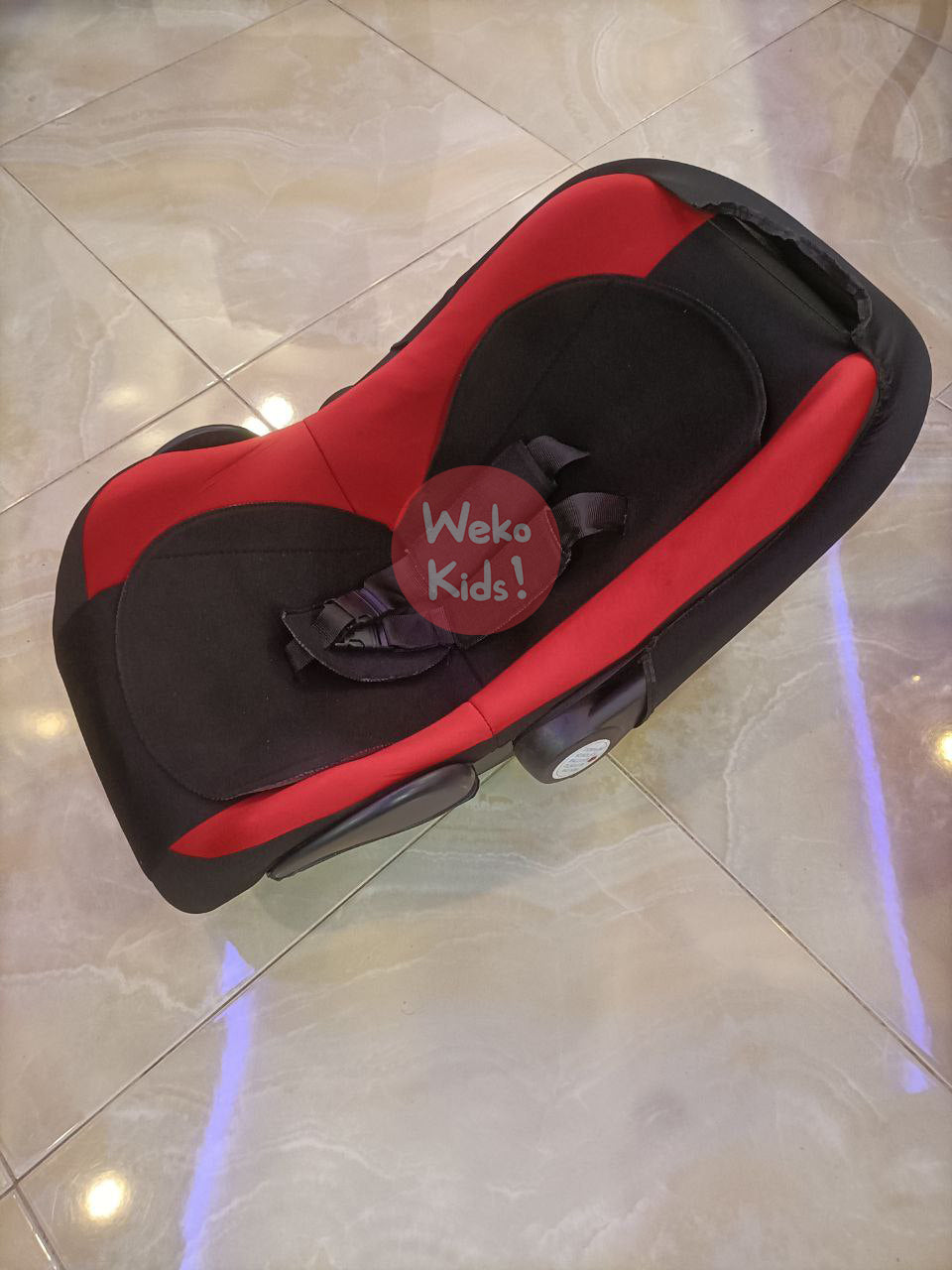 Siège Auto Maxi Cosi مقعد سيارة للأطفال